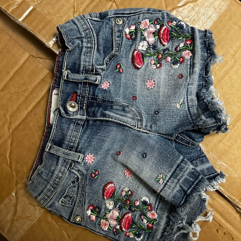 Jordache Blue Denim Floral Embroidered Women's Jean Shorts